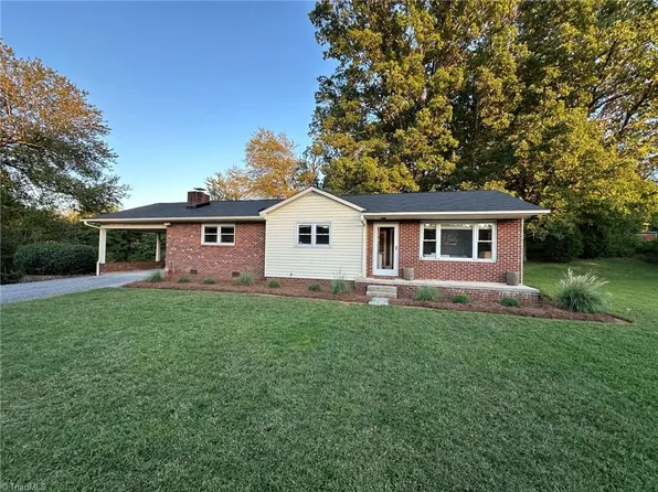 5406 Reidsville Rd, Walkertown, NC 27051