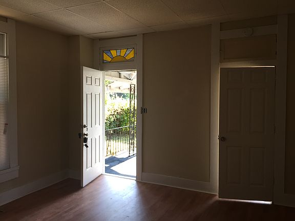 3rd image of 1163 N Sheffield Ave