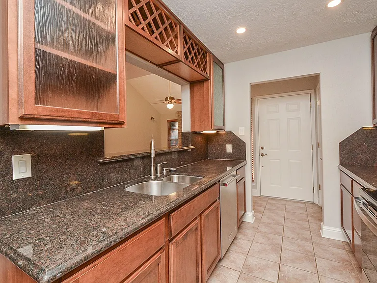 13859 Hollowgreen Dr — Photo 13