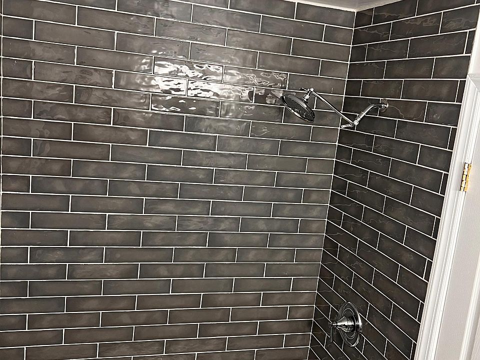 Bathroom (master bedroom)
