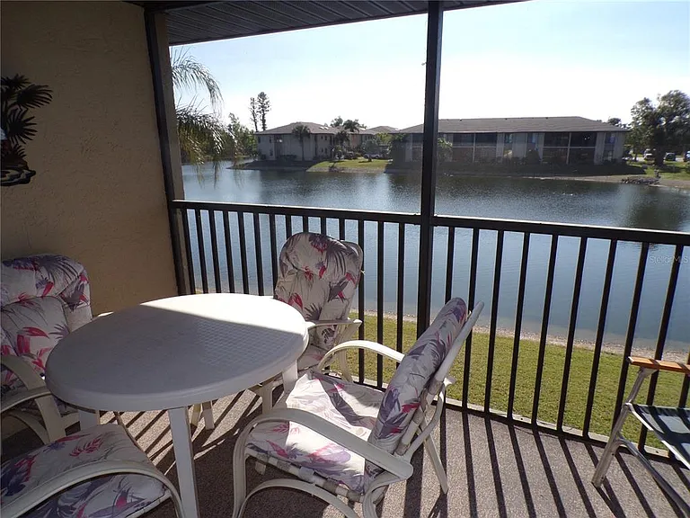 4016 Oakview Dr #J9 — Photo 6