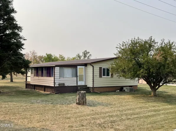 217 Flynn Ave, Bainville, MT 59212