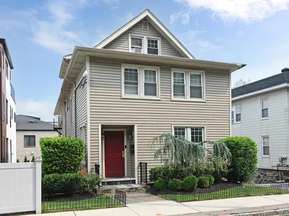 743 Undercliff Ave #1, Edgewater, NJ 07020