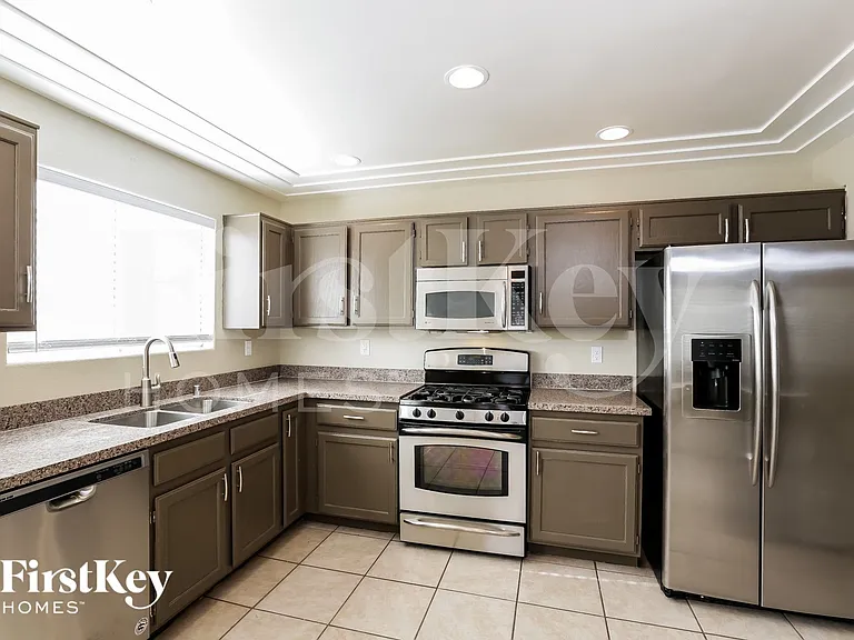 4512 Powell Point Way — Photo 6