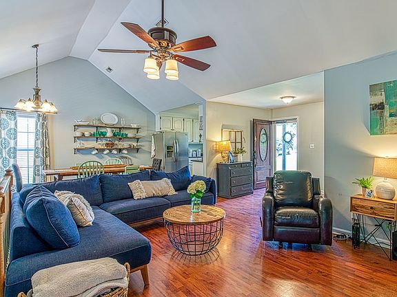3rd image of 1040 Brookhill Dr