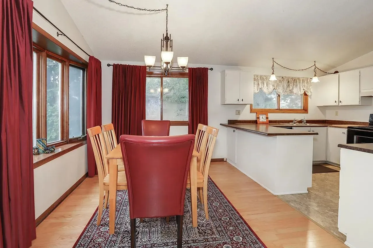 4 Bedroom Single Family Home — Photo 2