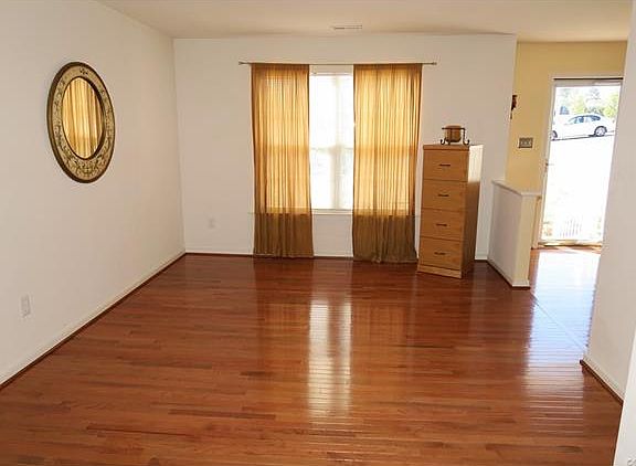 5th image of 2912 Littlebury Dr