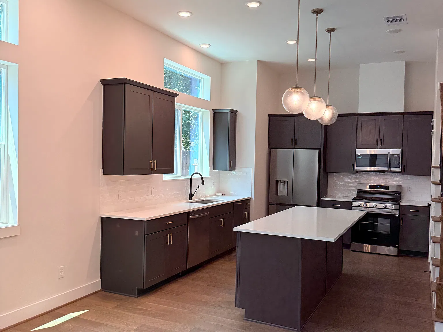 3 bed, 2.5 bath, 2040 sqft, $2,750 — Photo 2