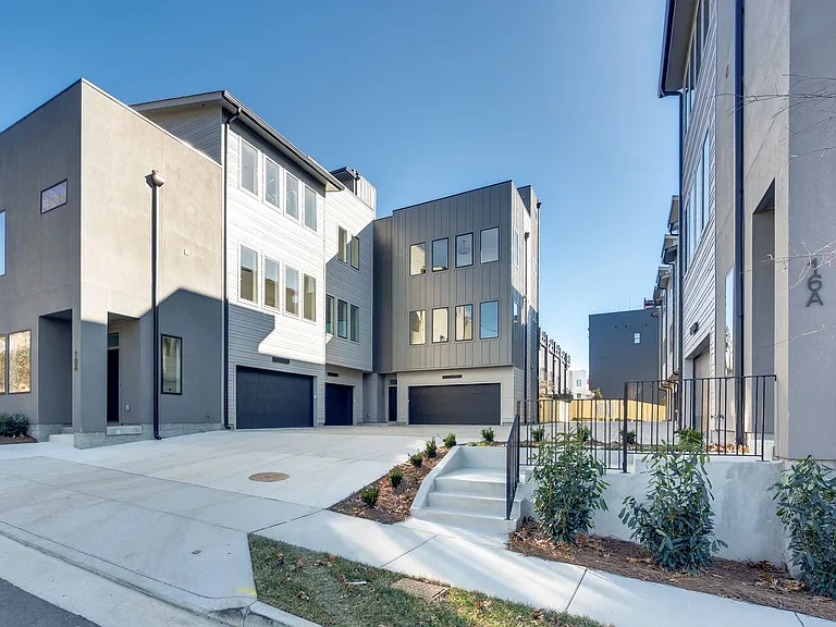 16 Willis St #B — Photo 2
