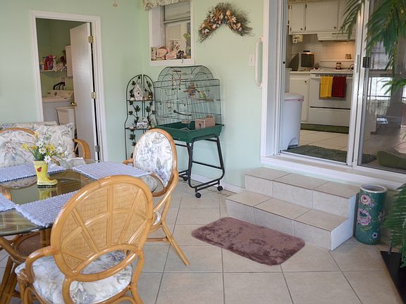 5th image of 400 NE Jade Cir