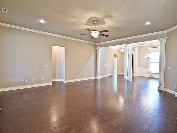 4th image of 925 Aylesbury Ln