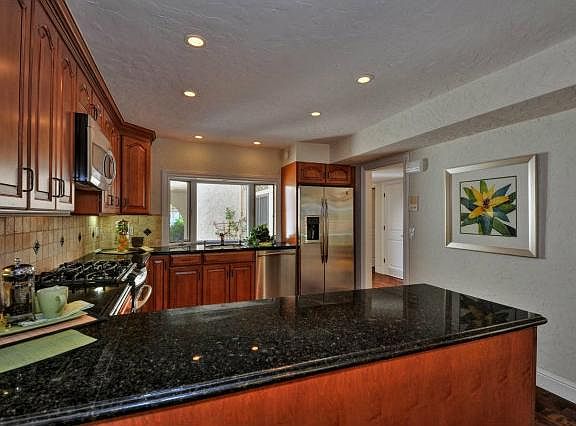 5th image of 255 Casitas Bulevar