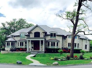 830 Chatham Rd, Glenview, IL