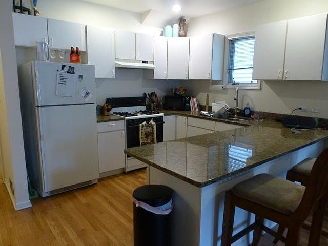 1st image of 3247 N Leavitt St #One