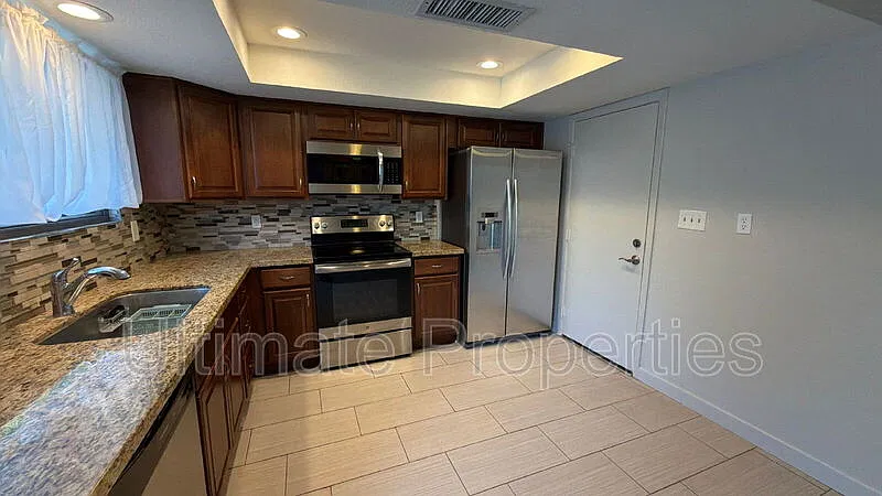 4 bed, 2.0 bath, 1201 sqft, $2,195 — Photo 3