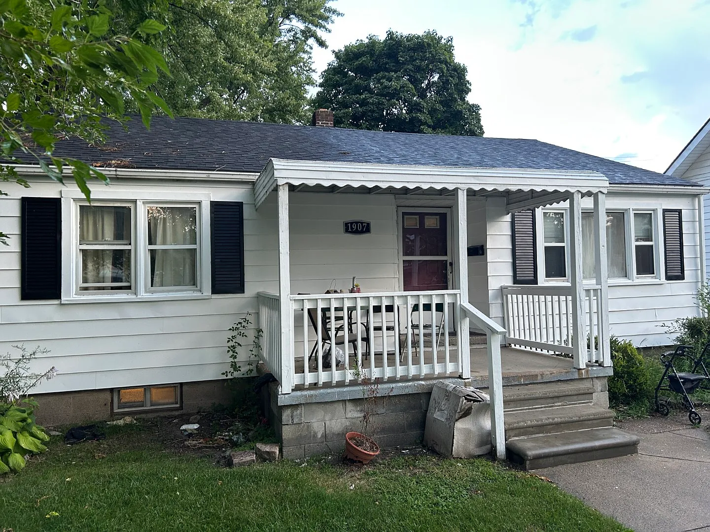 3 bed, 1070 sqft, $1,300 — Photo 1