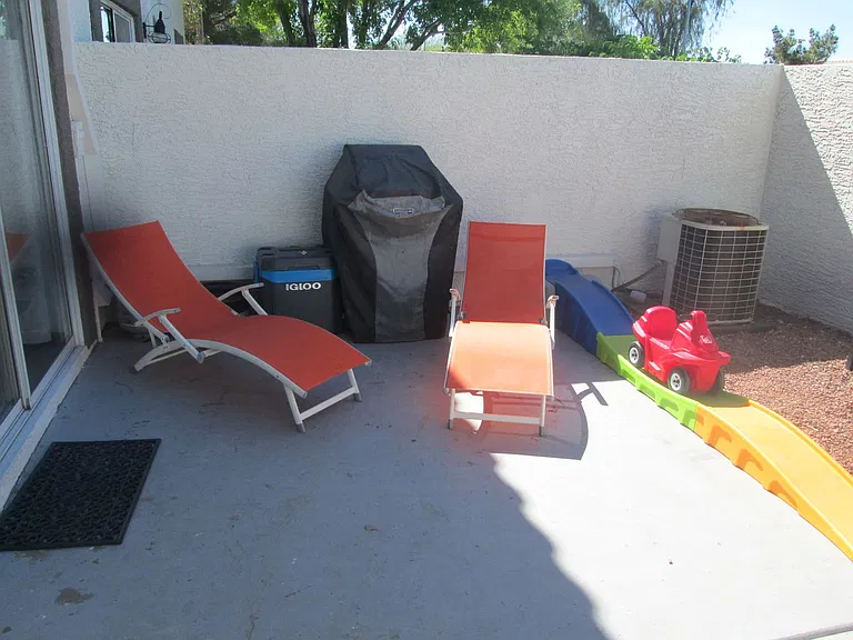 221 Luninborg St — Photo 3