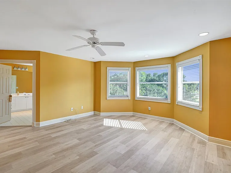 10902 Tamoron Ln — Photo 30