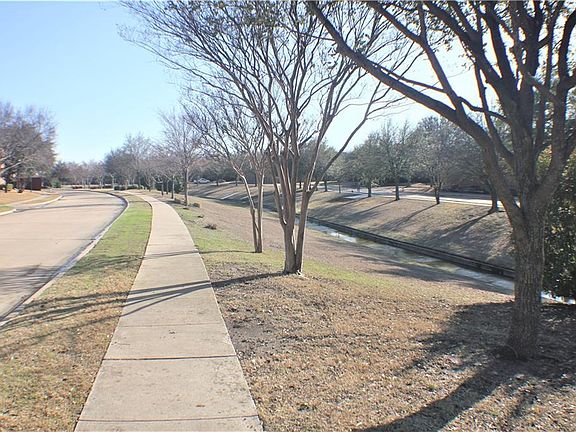 2nd image of 3829 Lakedale Dr