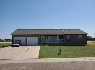 907 Northfork Ct, Victoria, KS 67671