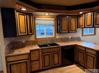 2932 Arthur St, American Falls, ID 83211