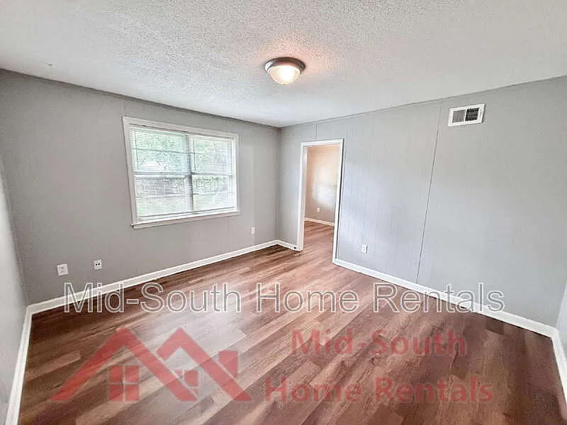 3 bed, 1.5 bath, 1341 sqft, $1,025 — Photo 4