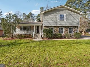 1047 Strawberry Ln, Ellenwood, GA