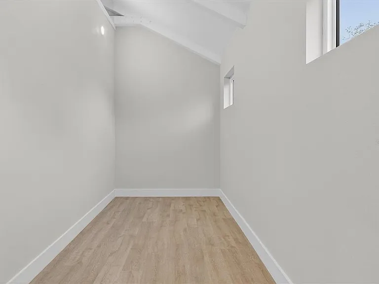 207 Athens St — Photo 46