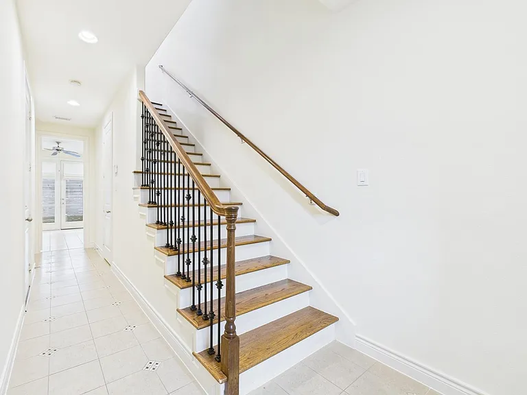 11025 Sherwood Grv — Photo 4