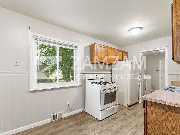 8233 Stephens Rd — Photo 5