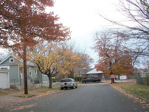4th image of 6835 Chandler Ave