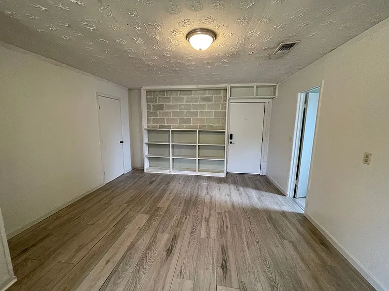2815C 1st Ave — Photo 4