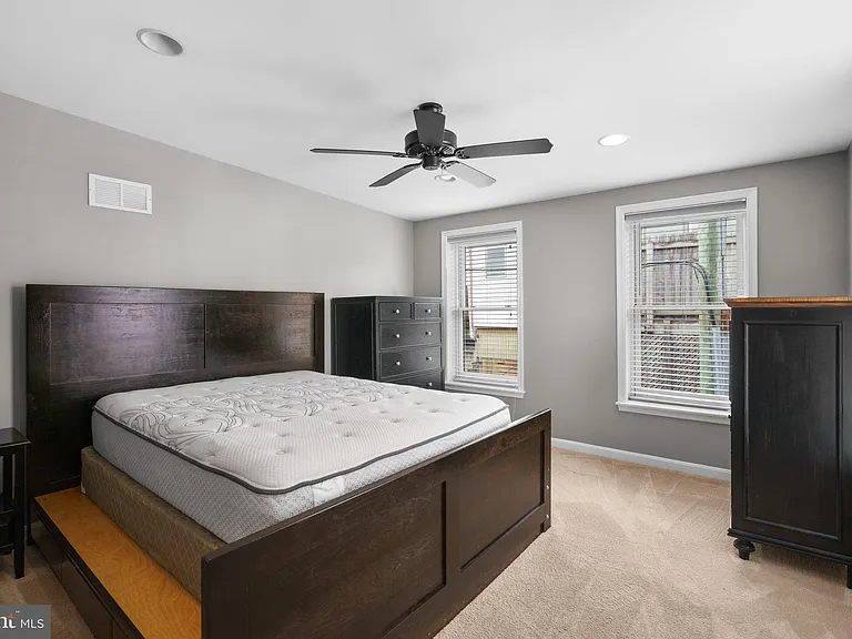 300 S Robinson St — Photo 22