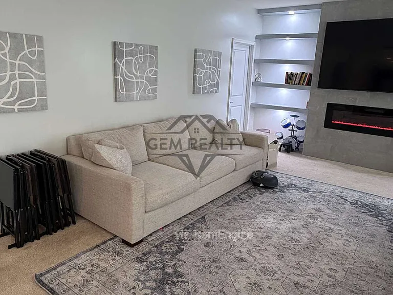 9321 Blue Pine Ln — Photo 7