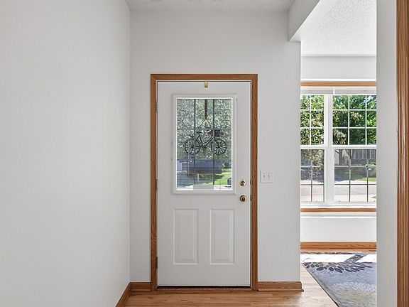 4th image of 3896 Darling Dr