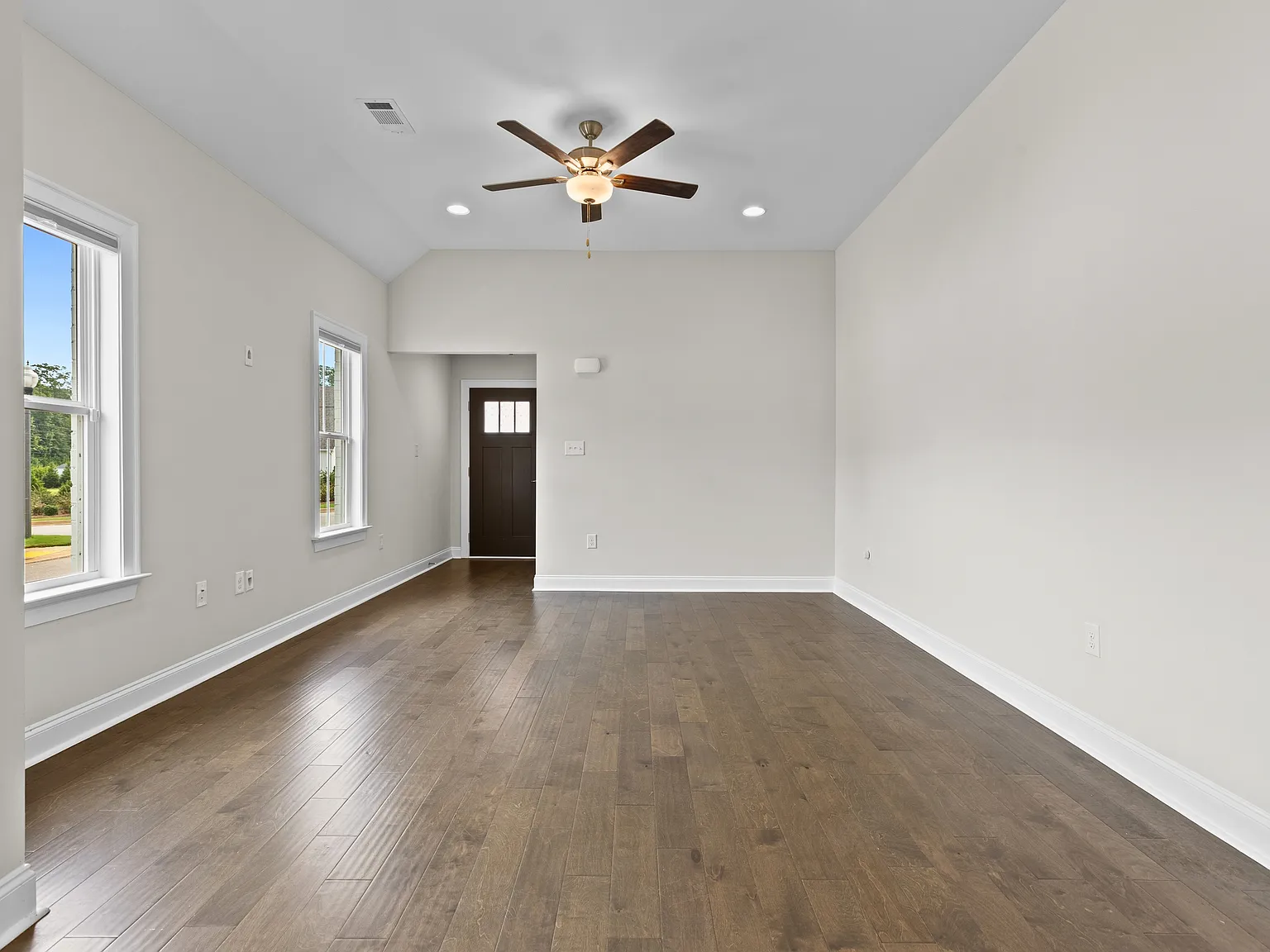 2272 Lakeview Drive - 1 — Photo 2