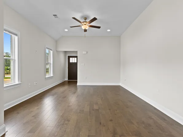 2272 Lakeview Dr, Opelika, AL 36801