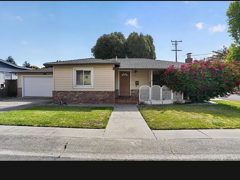 101 Kristen Ln — Photo 1