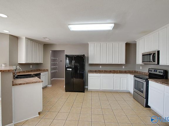 4th image of 144 Olympia Dr