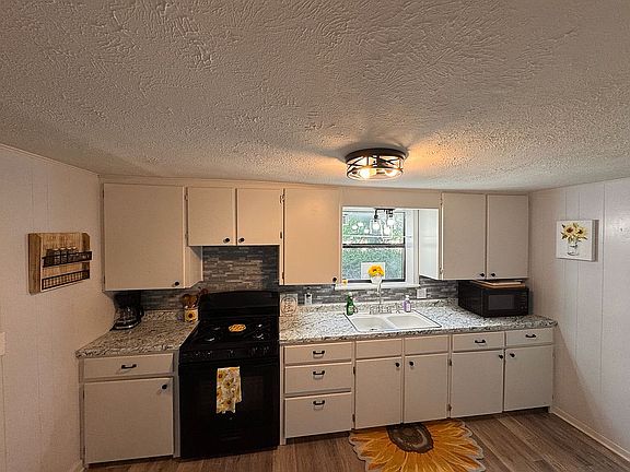 2nd image of 804 N Avenue H