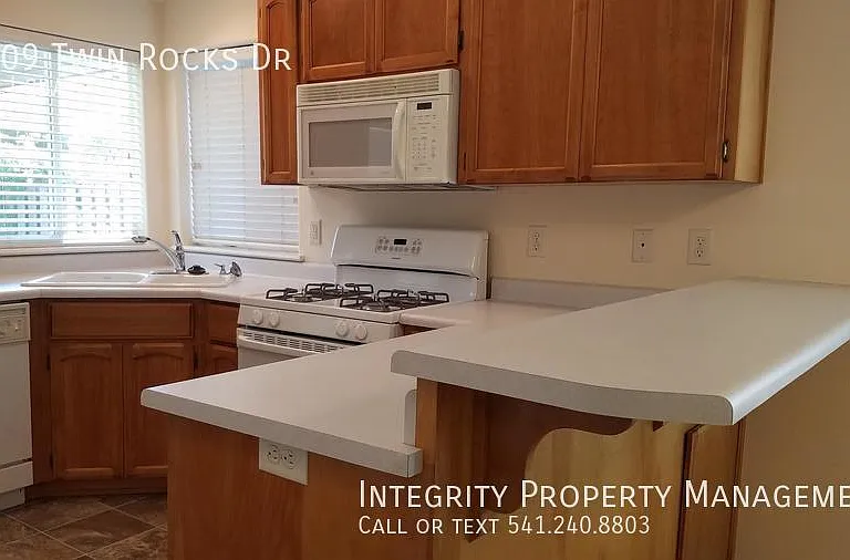 1209 Twin Rocks Dr — Photo 6