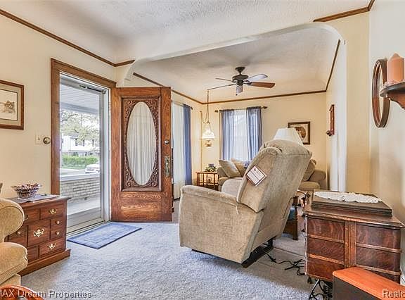 5th image of 19019 Shadyside St