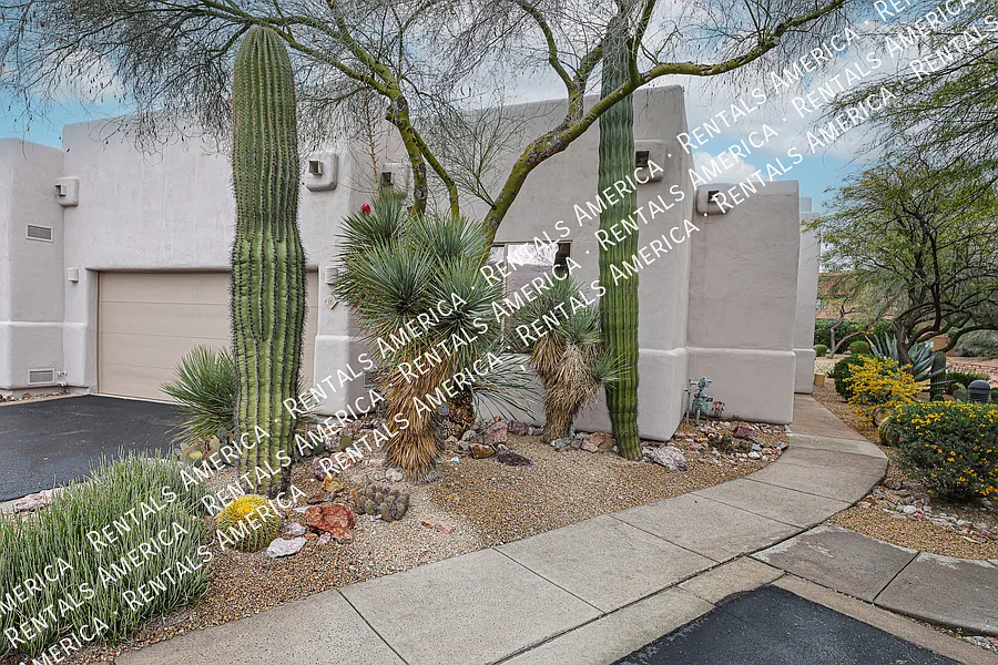 Available Now 2 Bed Plus Den 2 Bath Condo — Photo 2