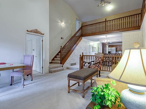 4th image of 2756 Colonial Towers Dr