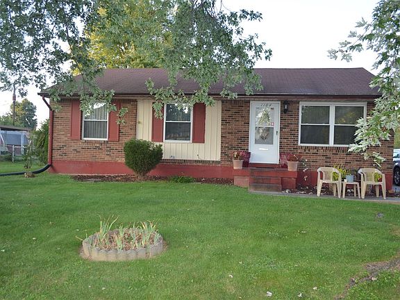 5th image of 1104 S Woodland Dr