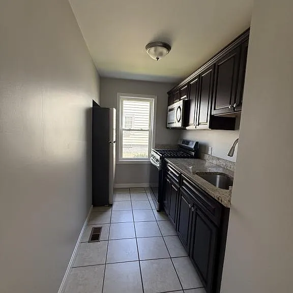 237 Orange St — Photo 2