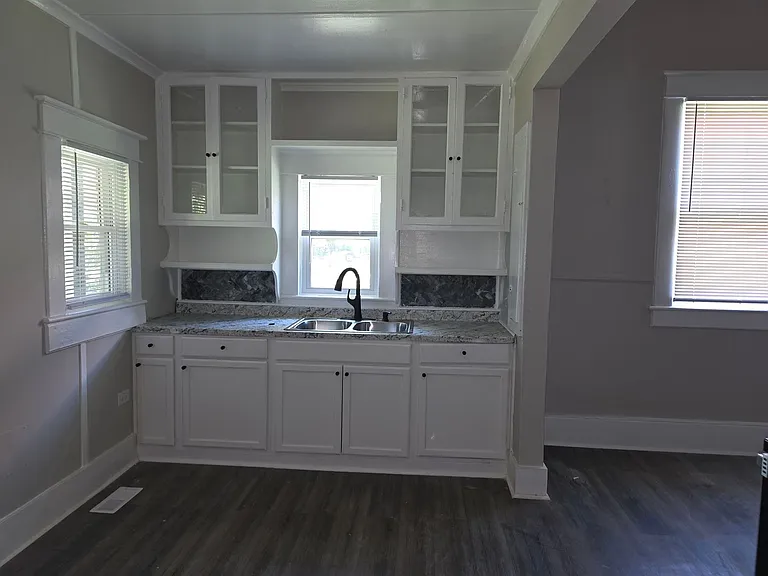 260 Green St — Photo 14