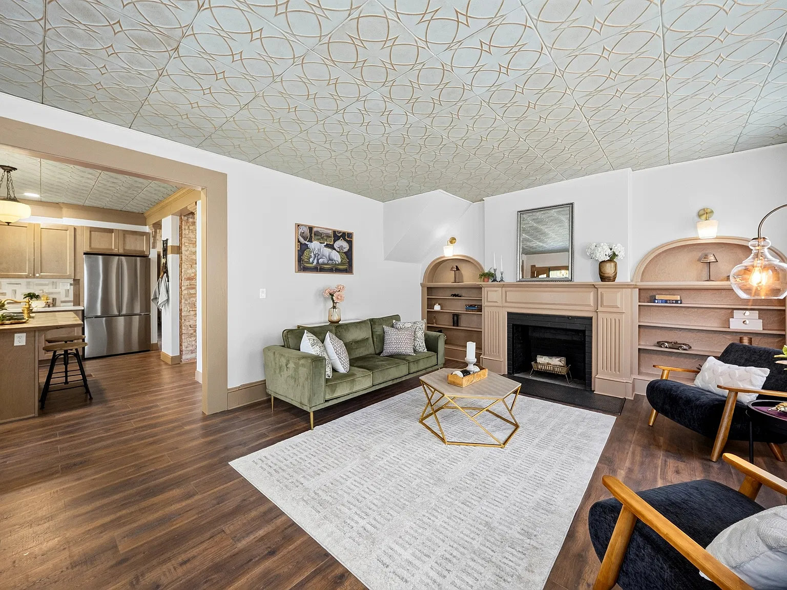 4 bed, 2526 sqft, $3,800 — Photo 3