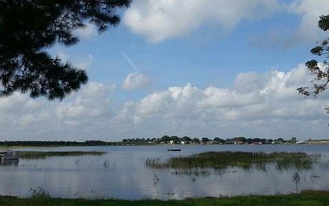 1st image of 948 Lake Dr E