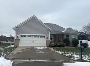 8723 Brookhollow Ct, Charlestown, IN 47111